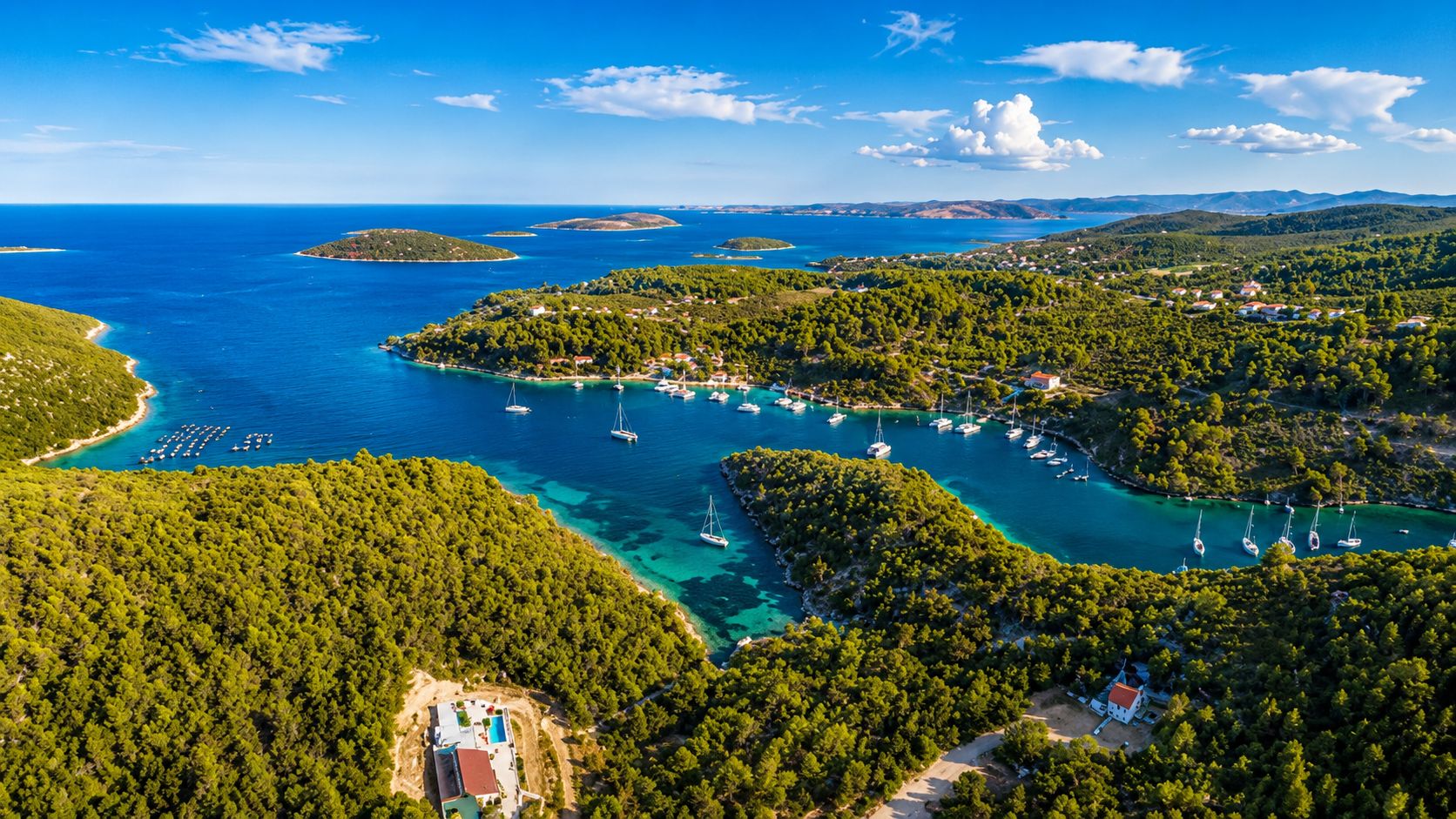 La baia di Šešula sull'isola di Šolta