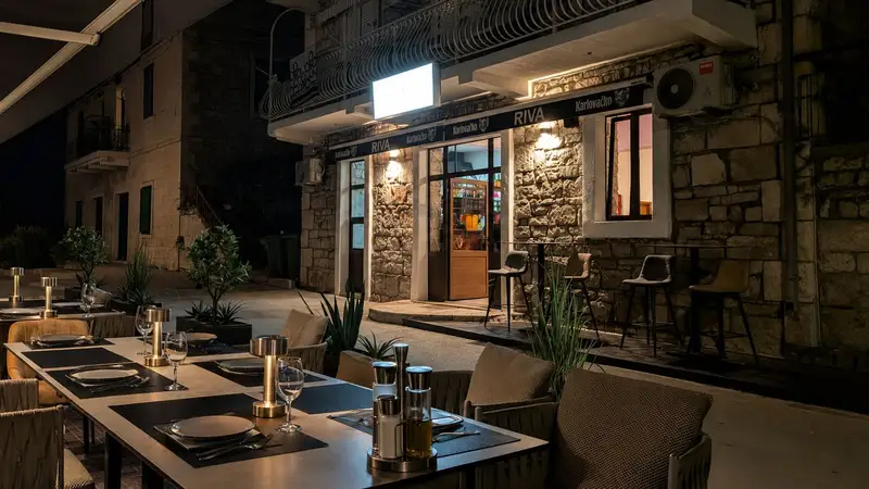 Evening terrace of Pizzeria Riva in Stomorska